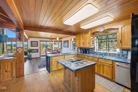 Kitchen - 16760 Doe Pl, La Pine, OR 97739 photo 2 of 3