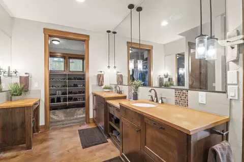 Bath - 56604 Sunstone Loop #151, Bend, OR 97707 photo 1 of 8