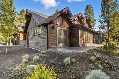Exterior - 56604 Sunstone Loop #151, Bend, OR 97707 photo 4 of 12