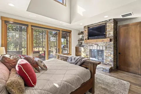 Bedroom - 56604 Sunstone Loop #151, Bend, OR 97707 photo 4 of 10