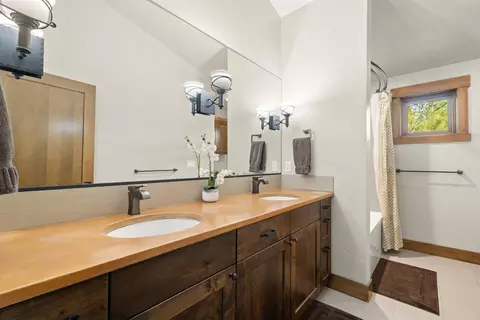 Bath - 56604 Sunstone Loop #151, Bend, OR 97707 photo 7 of 8