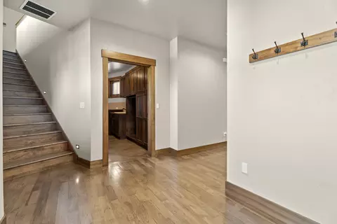 Entry Way - 56604 Sunstone Loop #151, Bend, OR 97707 photo 5 of 7