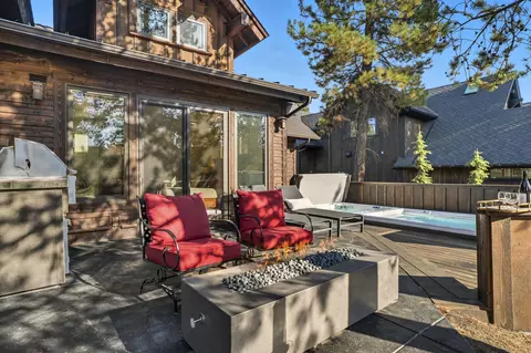 Exterior - 56604 Sunstone Loop #151, Bend, OR 97707 photo 9 of 12