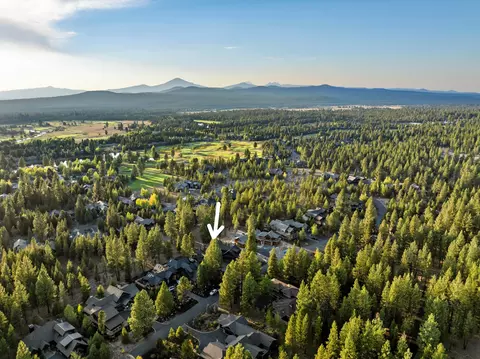 View/Area - 56604 Sunstone Loop #151, Bend, OR 97707 photo 2 of 5