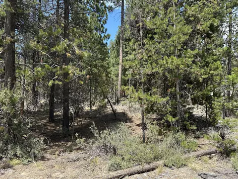 15674 Holiday Ct, La Pine, OR 97739