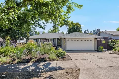 1348 Ramada Ave, Medford, OR 97504
