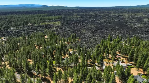 View/Area - 60282 Cree Cir, Bend, OR 97702 photo 2 of 9