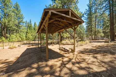 Exterior - 60282 Cree Cir, Bend, OR 97702 photo 30 of 37