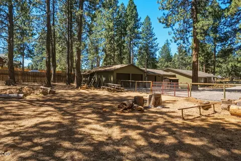 Exterior - 60282 Cree Cir, Bend, OR 97702 photo 25 of 37