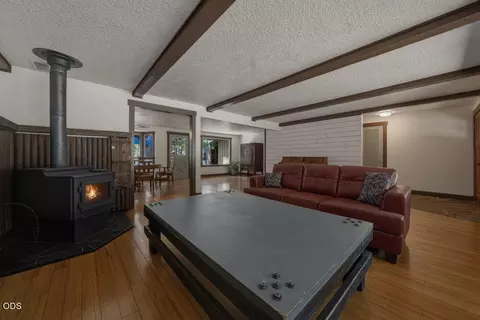 Living - 60282 Cree Cir, Bend, OR 97702 photo 4 of 7