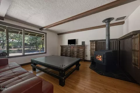 Living - 60282 Cree Cir, Bend, OR 97702 photo 3 of 7