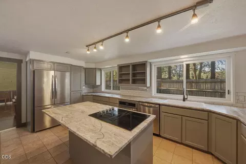 Kitchen - 60282 Cree Cir, Bend, OR 97702 photo 3 of 7