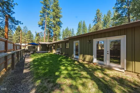 Exterior - 60282 Cree Cir, Bend, OR 97702 photo 17 of 37