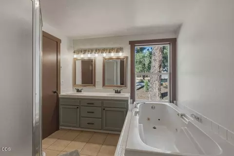 Bath - 60282 Cree Cir, Bend, OR 97702 photo 2 of 3