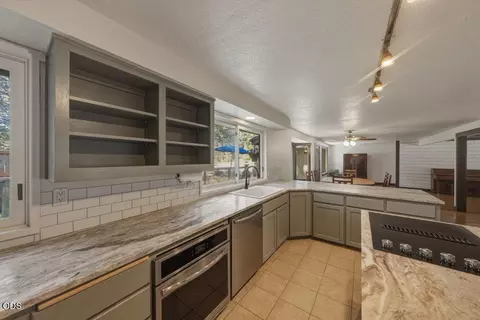 Kitchen - 60282 Cree Cir, Bend, OR 97702 photo 5 of 7