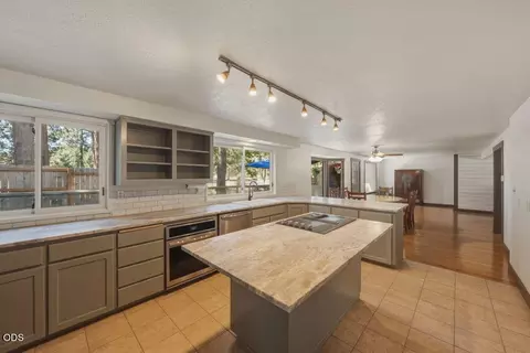 Kitchen - 60282 Cree Cir, Bend, OR 97702 photo 4 of 7