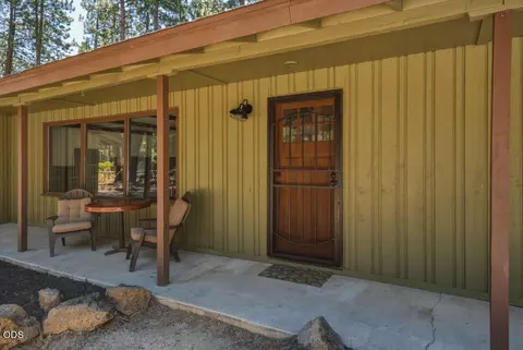 Exterior - 60282 Cree Cir, Bend, OR 97702 photo 4 of 37