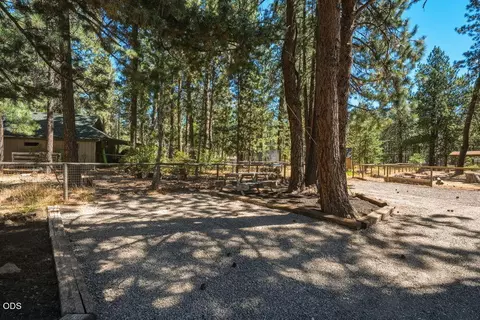 Exterior - 60282 Cree Cir, Bend, OR 97702 photo 8 of 37