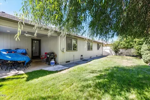 Exterior - 669 Karic Way, Eagle Point, OR 97524 photo 2 of 3