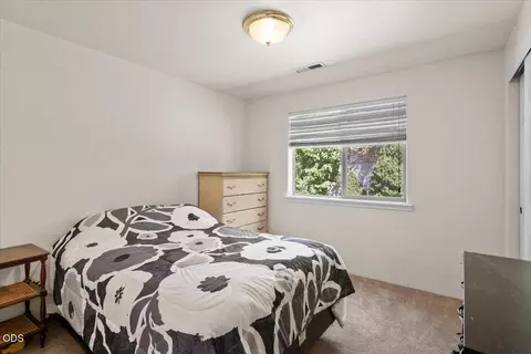 Bedroom - 669 Karic Way, Eagle Point, OR 97524 photo 2 of 4
