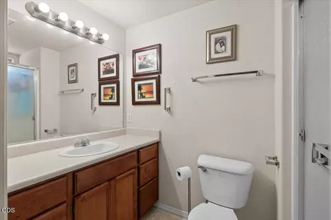 Bath - 669 Karic Way, Eagle Point, OR 97524 photo 2 of 2