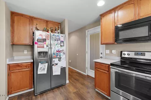 Kitchen - 669 Karic Way, Eagle Point, OR 97524 photo 3 of 3