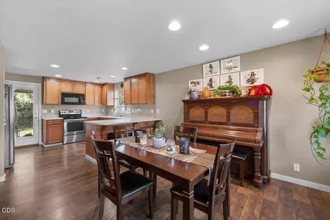 Dining - 669 Karic Way, Eagle Point, OR 97524 photo 2 of 2