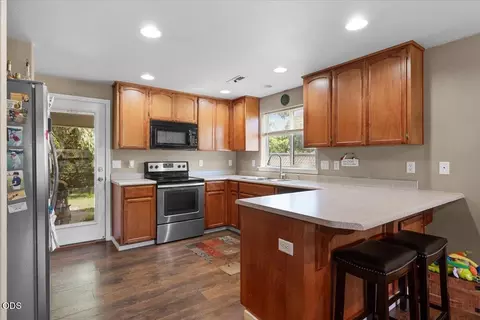 Kitchen - 669 Karic Way, Eagle Point, OR 97524 photo 1 of 3