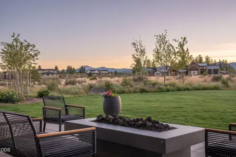 Exterior - 62313 Mcclain Dr, Bend, OR 97703 photo 12 of 17