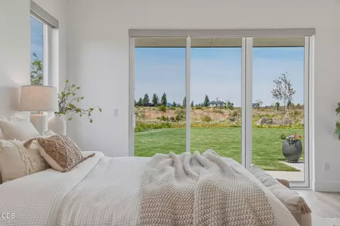 Bedroom - 62313 Mcclain Dr, Bend, OR 97703 photo 5 of 9