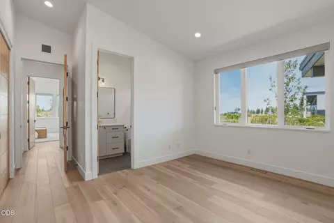 Bedroom - 62313 Mcclain Dr, Bend, OR 97703 photo 6 of 9
