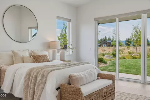 Bedroom - 62313 Mcclain Dr, Bend, OR 97703 photo 2 of 9