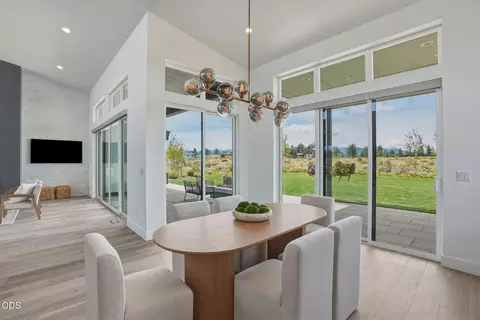 Dining - 62313 Mcclain Dr, Bend, OR 97703 photo 2 of 2