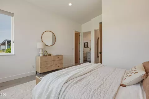 Bedroom - 62313 Mcclain Dr, Bend, OR 97703 photo 9 of 9