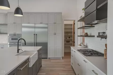Kitchen - 62313 Mcclain Dr, Bend, OR 97703 photo 3 of 7