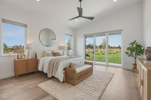 Bedroom - 62313 Mcclain Dr, Bend, OR 97703 photo 4 of 9