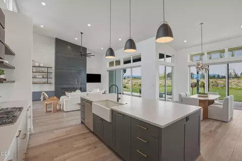 Kitchen - 62313 Mcclain Dr, Bend, OR 97703 photo 4 of 7