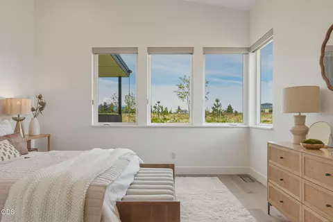 Bedroom - 62313 Mcclain Dr, Bend, OR 97703 photo 8 of 9