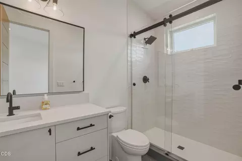 Bath - 62313 Mcclain Dr, Bend, OR 97703 photo 4 of 8