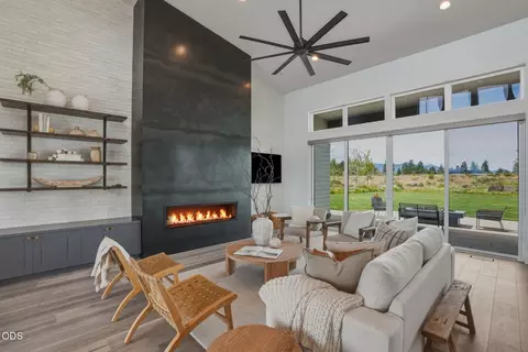 Living - 62313 Mcclain Dr, Bend, OR 97703 photo 3 of 4