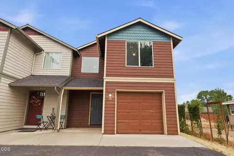 2213 SW 22nd St, Redmond, OR 97756