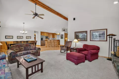 Living - 57641 Splitrock Ln #2, Sunriver, OR 97707 photo 4 of 4