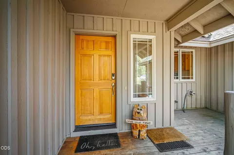 Entry Way - 57641 Splitrock Ln #2, Sunriver, OR 97707 photo 4 of 4