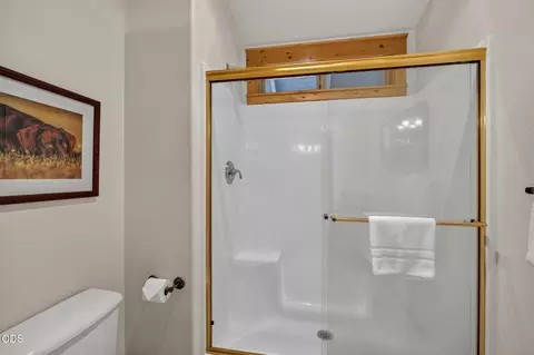 Bath - 57641 Splitrock Ln #2, Sunriver, OR 97707 photo 2 of 3