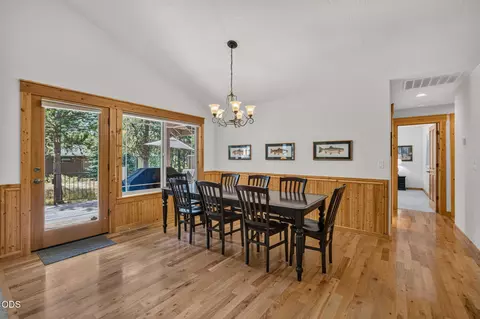 Dining - 57641 Splitrock Ln #2, Sunriver, OR 97707 photo 2 of 3