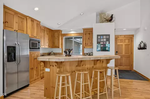 Kitchen - 57641 Splitrock Ln #2, Sunriver, OR 97707 photo 1 of 4