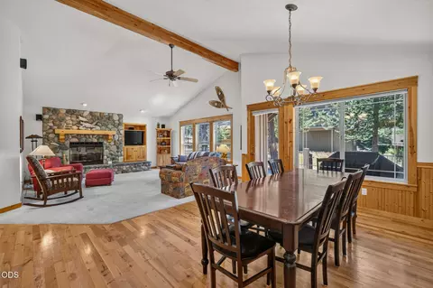 Dining - 57641 Splitrock Ln #2, Sunriver, OR 97707 photo 1 of 3