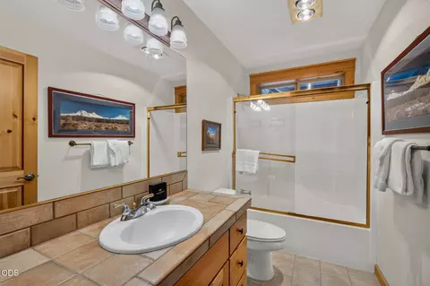 Bath - 57641 Splitrock Ln #2, Sunriver, OR 97707 photo 3 of 3