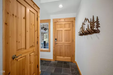 Entry Way - 57641 Splitrock Ln #2, Sunriver, OR 97707 photo 1 of 4