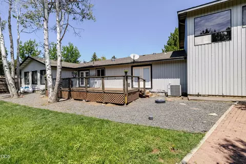 Exterior - 21035 Clairaway Ave, Bend, OR 97702 photo 8 of 15